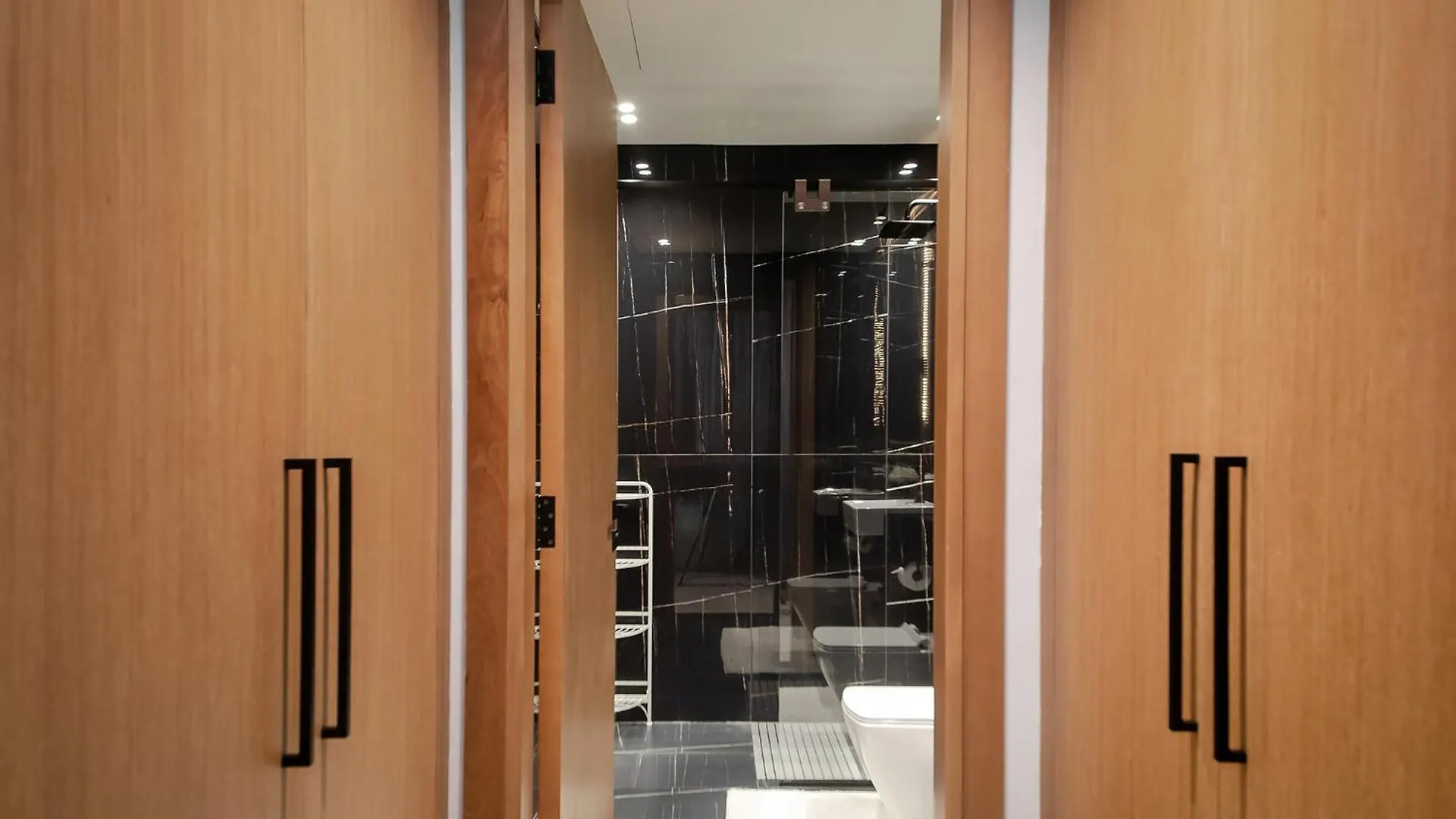 Luxury 1Br At Binghatti Onyx Jvc Dubai Apartment