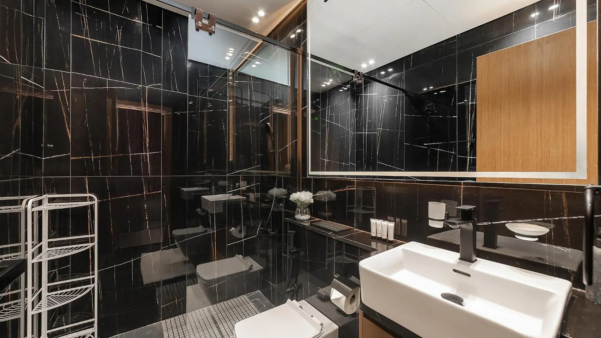 Luxury 1Br At Binghatti Onyx Jvc Dubai Apartment
